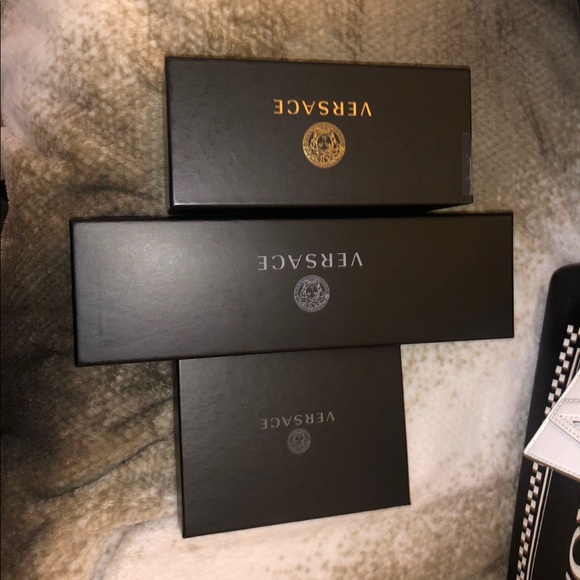 VERSACE EVERYTHING! - Picture 12 of 13